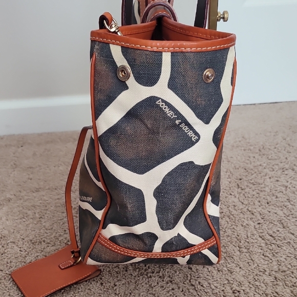 Dooney & Bourke Giraffe Print Tote Bag EUC - Picture 5 of 12